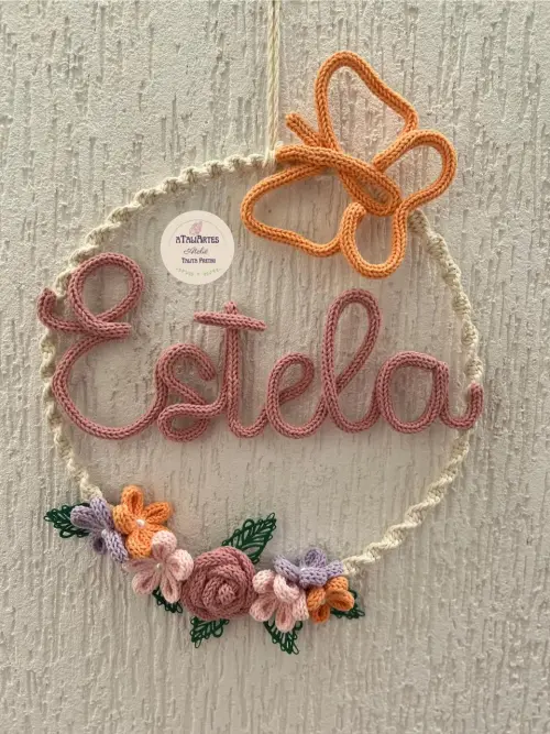 Enfeite de porta maternidade personalizado macramê com tricotin