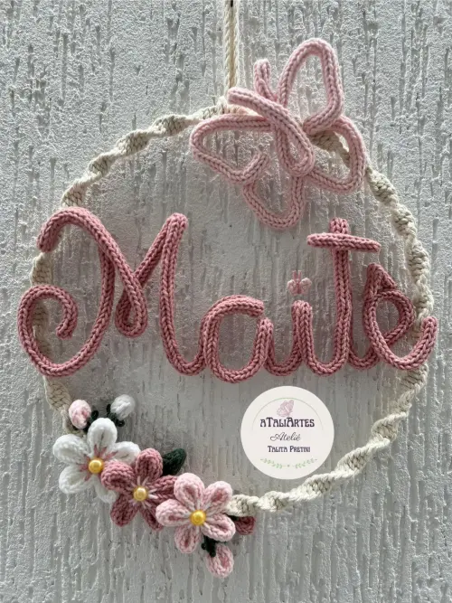 Enfeite de porta maternidade Menina em Alta Macramê com Tricotin