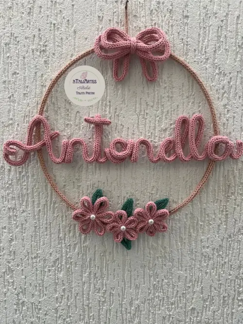 Enfeite de porta maternidade Laço com flores em tricotin - Model