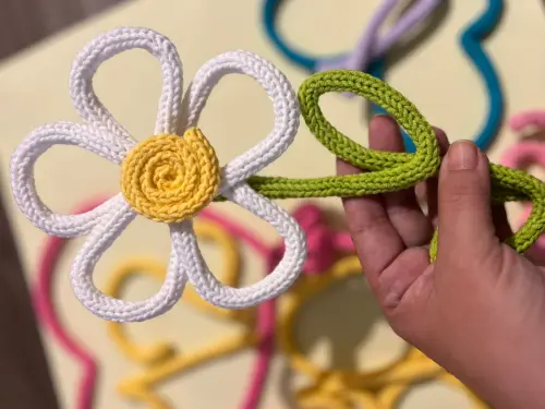 Kit mêsversário Arco iris, flor e borboleta +01 Nome personaliz