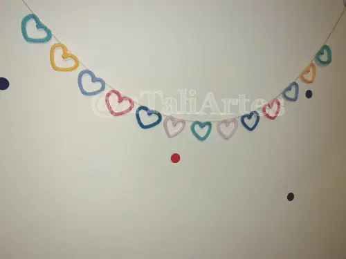 Varal de corações personalizado em tricotin
