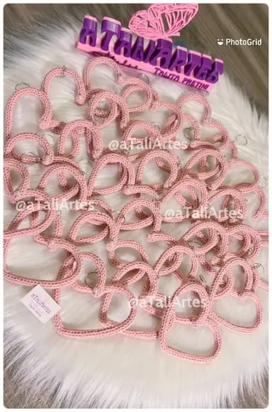 20 Unds Chaveiro de Coração Artesanal em Tricotin