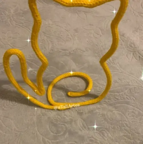 Gato Decorativo de Mesa em Tricotin
