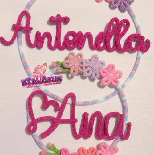 Guirlanda Irmãs ou Gêmeas Personalizadas em Tricotin
