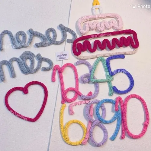 Kit Mêsversário Bolo + nome em Tricotin personalizado