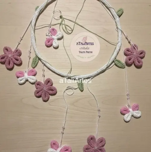 Móbile Borboletas e Flores em Tricotin