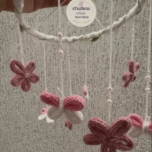 Móbile Borboletas e Flores em Tricotin