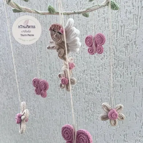 Móbile Flores, Borboletas e Anjinha em Tricotin
