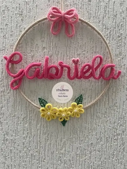 Porta Maternidade Laço e Flores em Tricotin