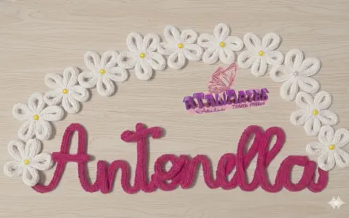Porta Maternidade Semi Arco de Flores em Tricotin