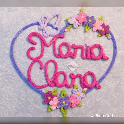 Porta maternidade Guirlandade  Coração Flores e Borboleta personalizada em Tricotin com 2 Nomes
