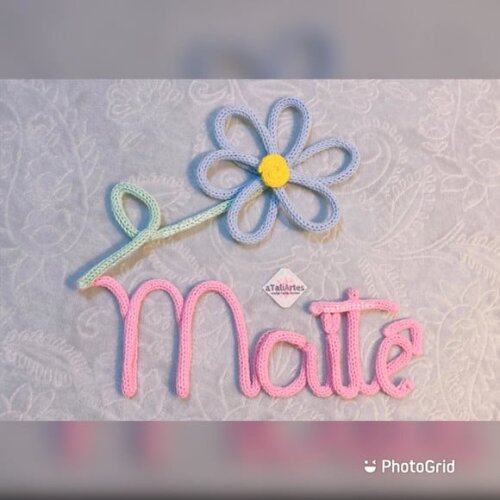 Porta Maternidade Nome com Flor personalizado em Tricotin com 01 