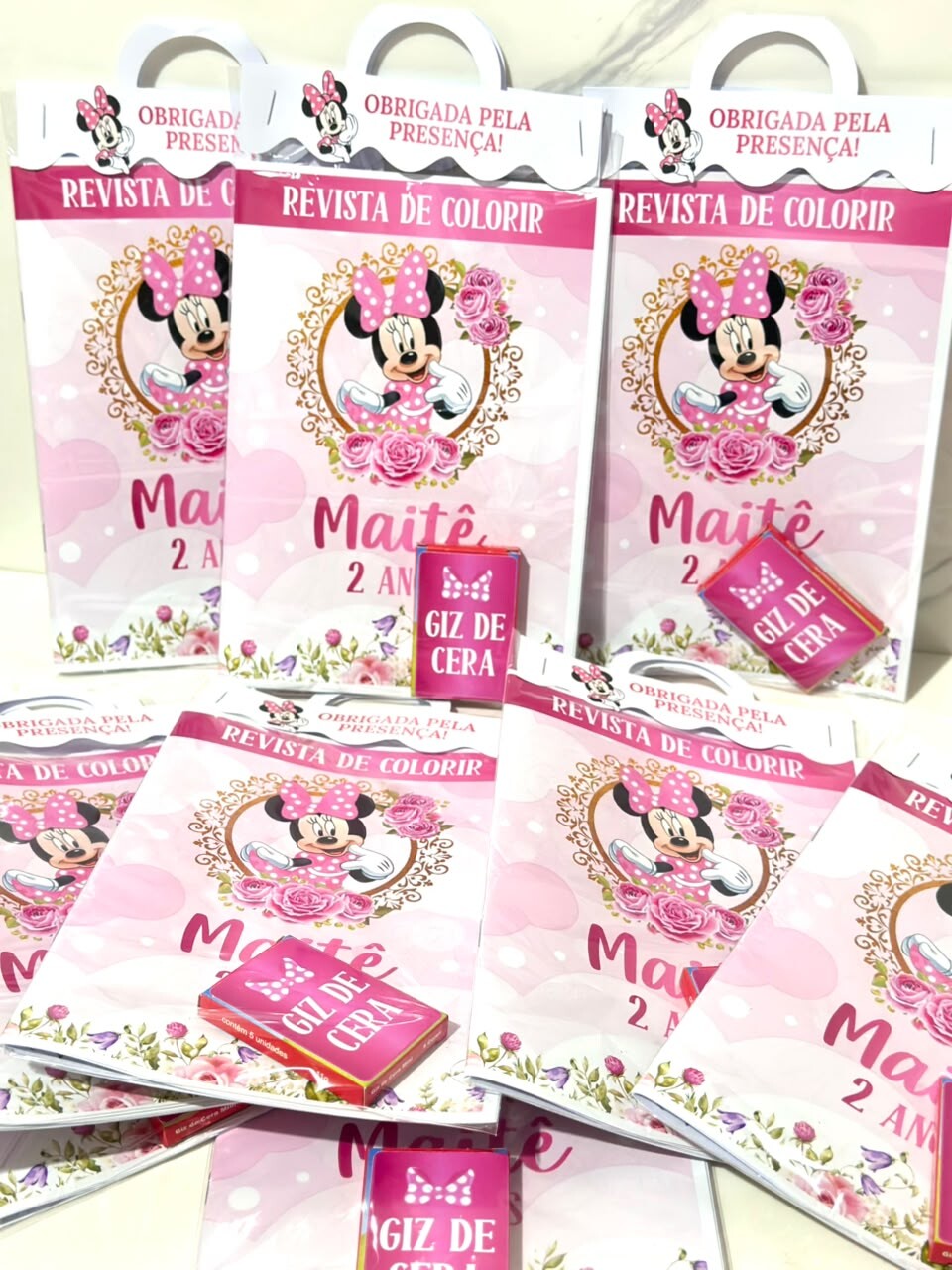 Kit livro de Colorir personalizado com mini giz de cera lembranci