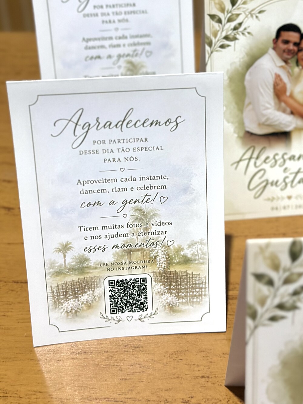 Kit Plaquinha de Mesa Personalizada | Agradecimento + QR Code + F