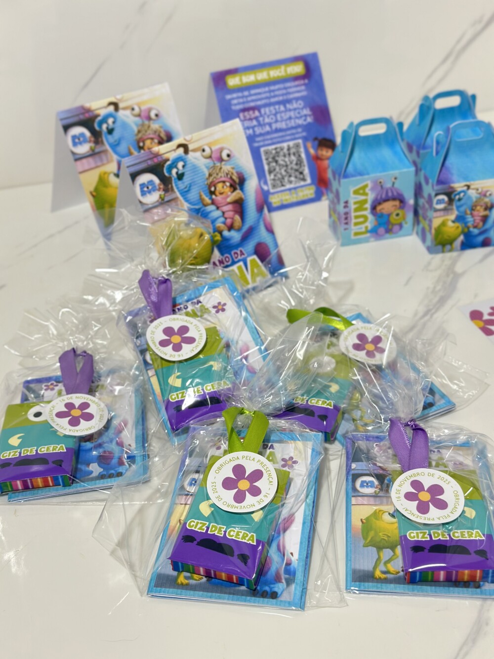 Kit Colorir Infantil | Livro, Giz de Cera e Embalagem
