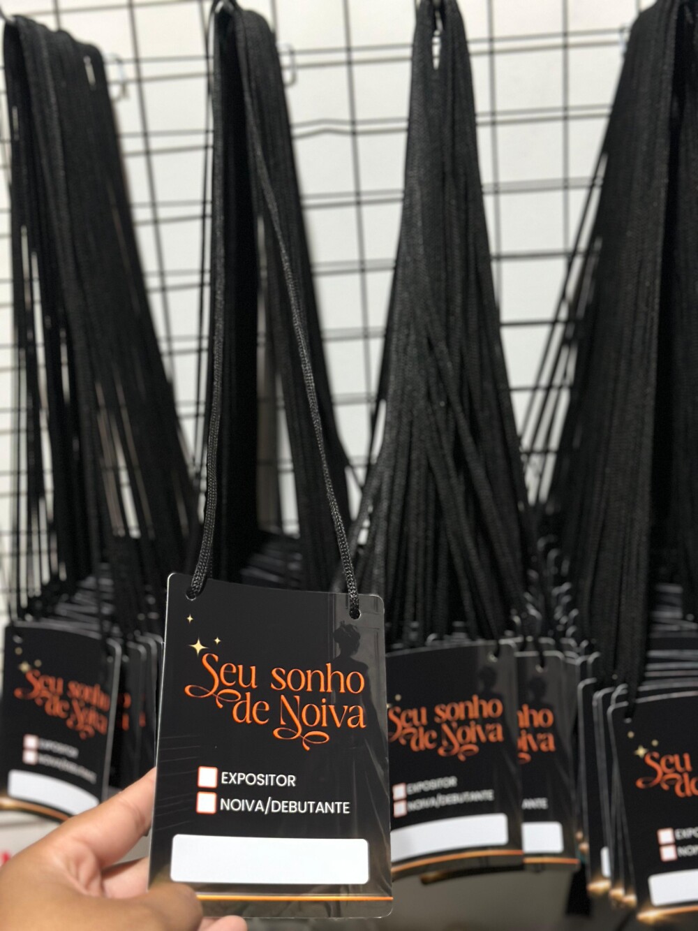 Crachá CredencialPersonalizado para Eventos | 10x14 cm com Cord?