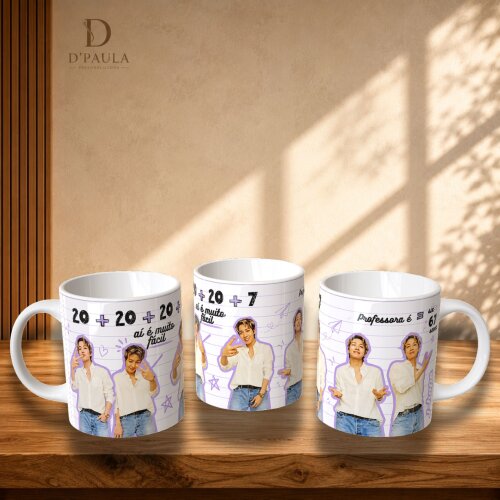 Caneca K-pop Professora é 67 em Cerâmica Premium 325ml