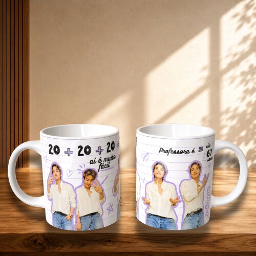 Caneca K-pop Professora é 67 em Cerâmica Premium 325ml
