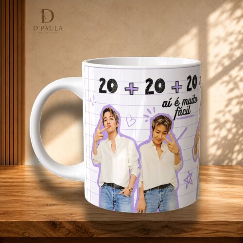 Caneca K-pop Professora é 67 em Cerâmica Premium 325ml