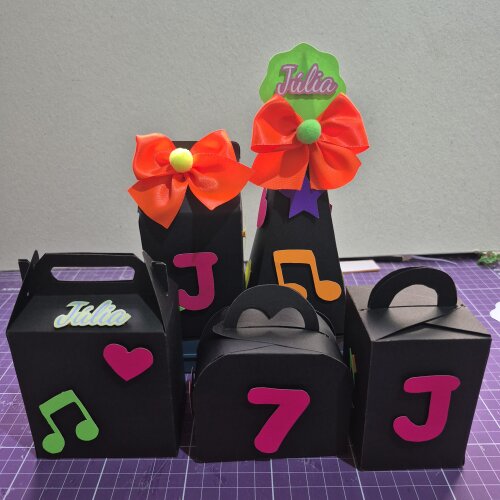 25 Caixinhas Personalizadas neon