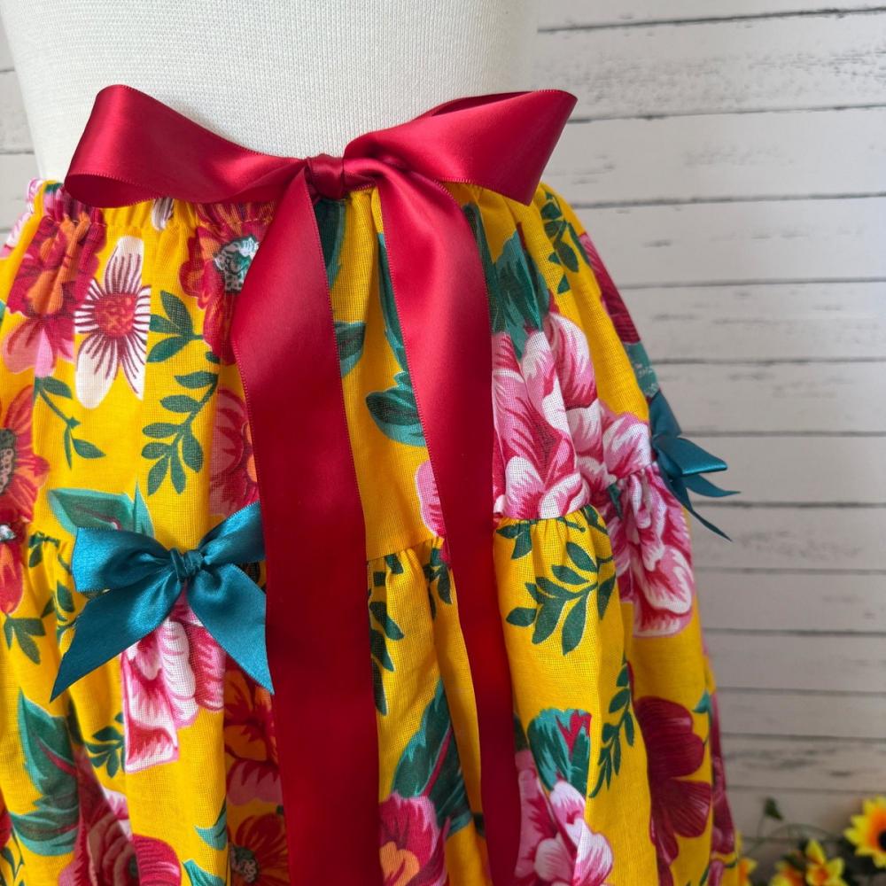 Saia Junina Floral ( Mídi ) e Tiara Adulto