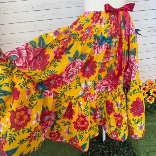 Saia Junina Floral ( Mídi ) e Tiara Adulto