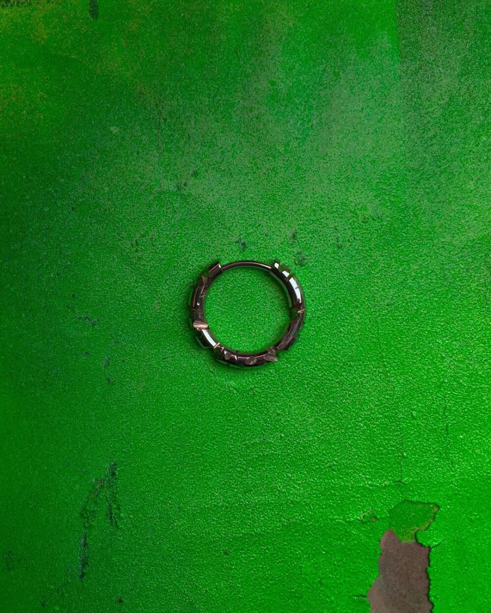 Argola Destruída Esculpida Solitária - Estilo Único