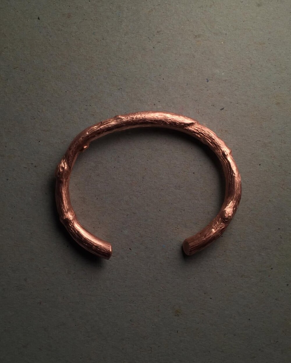Pulseira Galho em Cobre Maciço - Estilo Cuff Ajustável