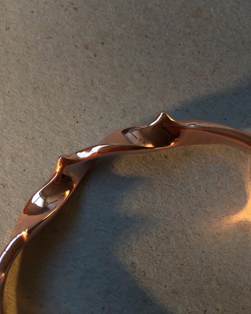 Pulseira artesanal de cobre Galho de Roseira