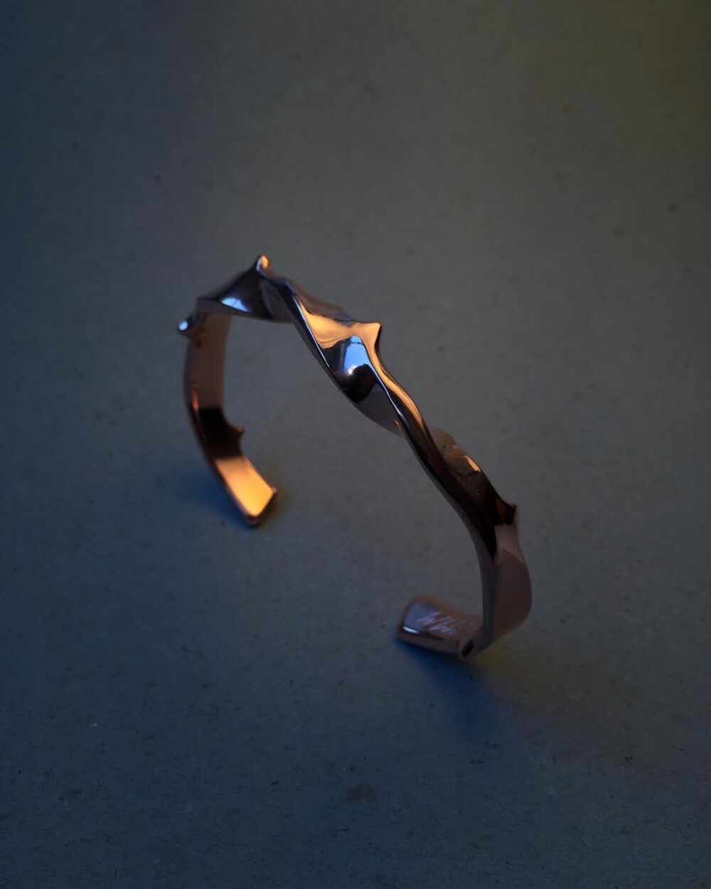 Pulseira artesanal de cobre Galho de Roseira
