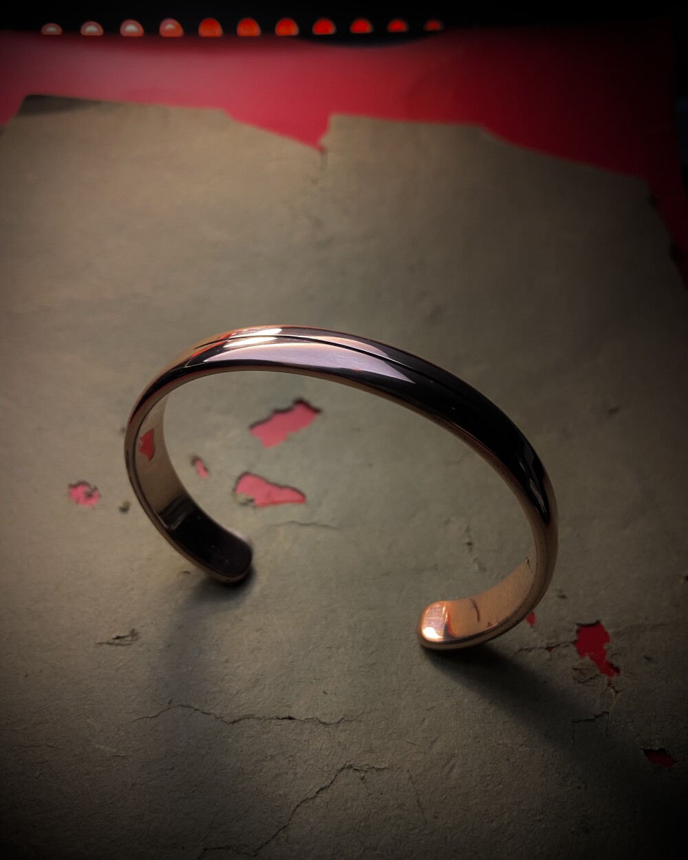 Pulseira Convexa de Cobre Cuff com Linha Gravada - Ajustável