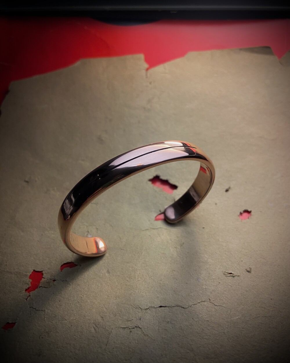 Pulseira Convexa de Cobre Cuff com Linha Gravada - Ajustável