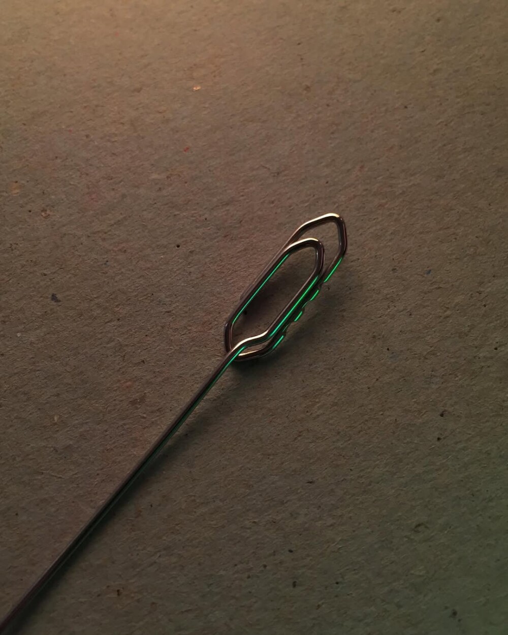 Broche Clip em Aço 316L Esculpido para Lapela e Acessórios