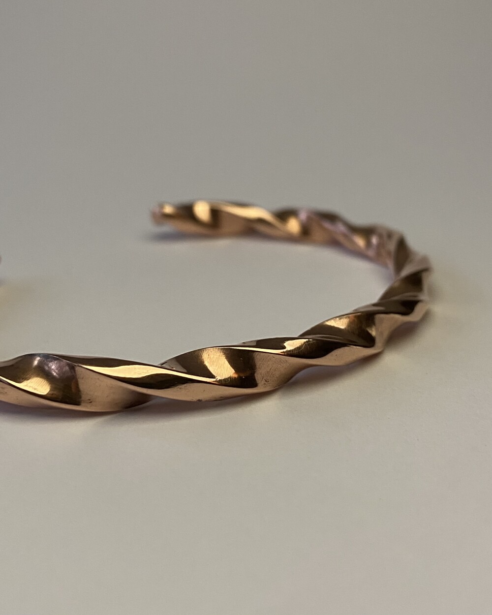 Pulseira Espiral Cuff de Cobre Maciço Sob Medida