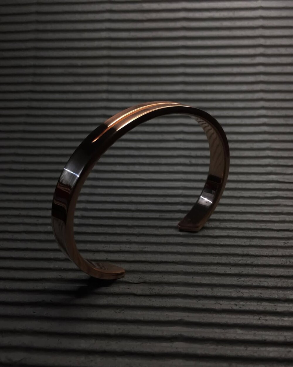 Pulseira Recorte em Cobre Maciço - Ajustável e Exclusiva
