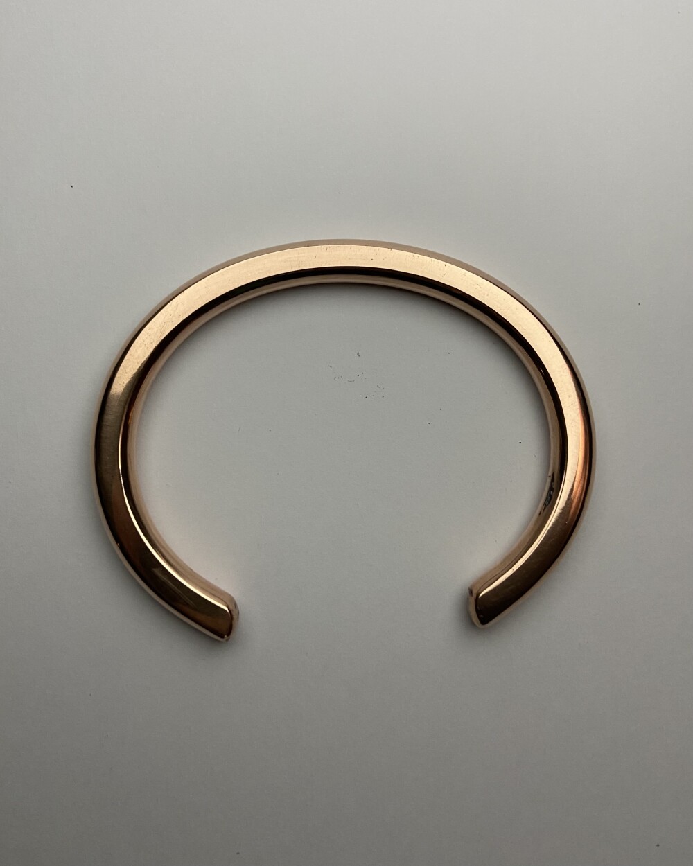 Pulseira Lateral Reta em Cobre Maciço Cuff Ajustável