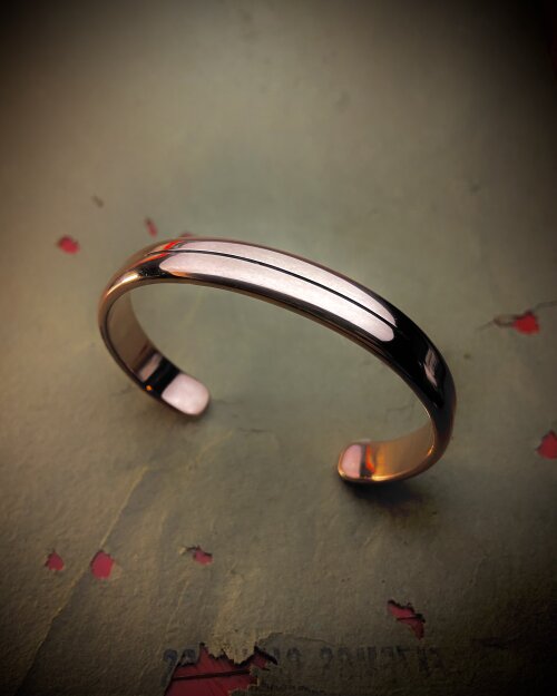 Pulseira Convexa de Cobre Cuff com Linha Gravada - Ajustável