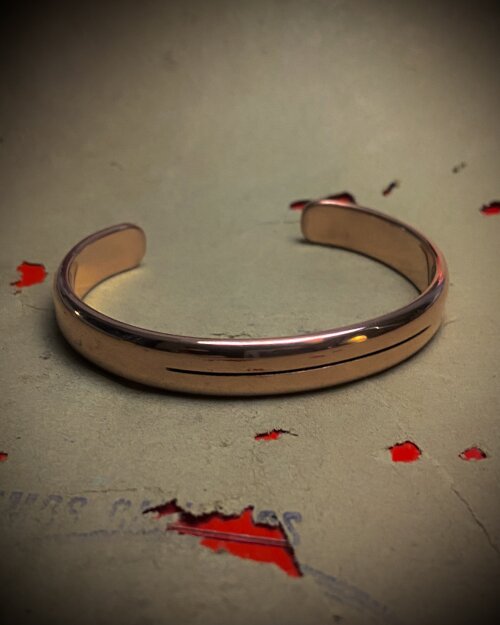 Pulseira Convexa de Cobre Cuff com Linha Gravada - Ajustável