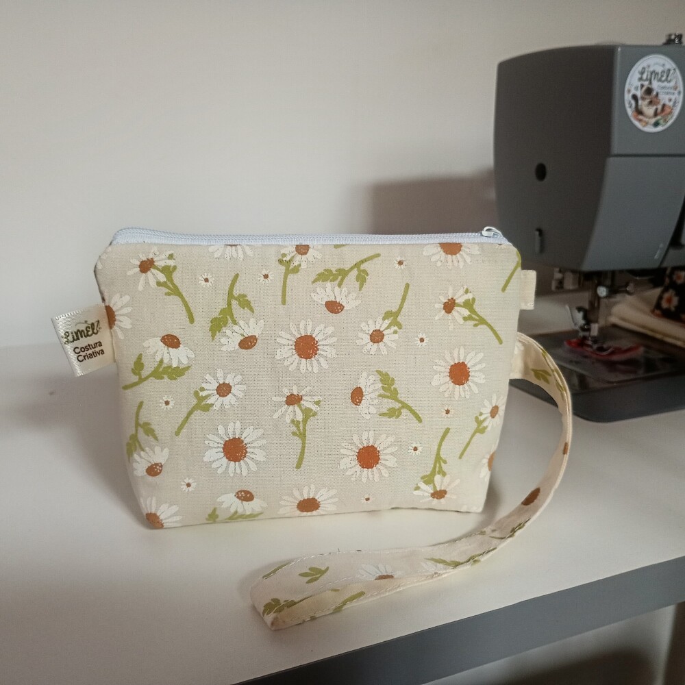 Nécessaire Bolsinha Trapézio Feminina Estampa Margaridas