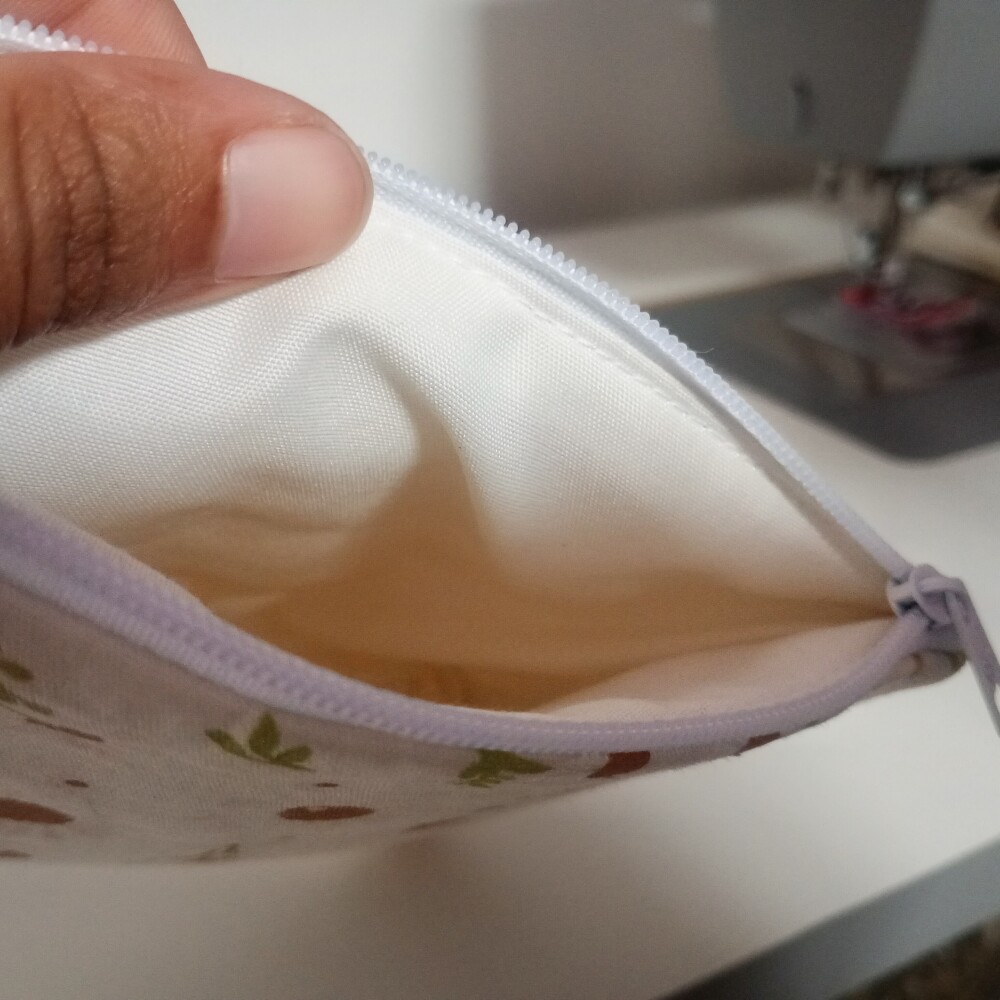 Nécessaire Bolsinha Trapézio Feminina Estampa Margaridas