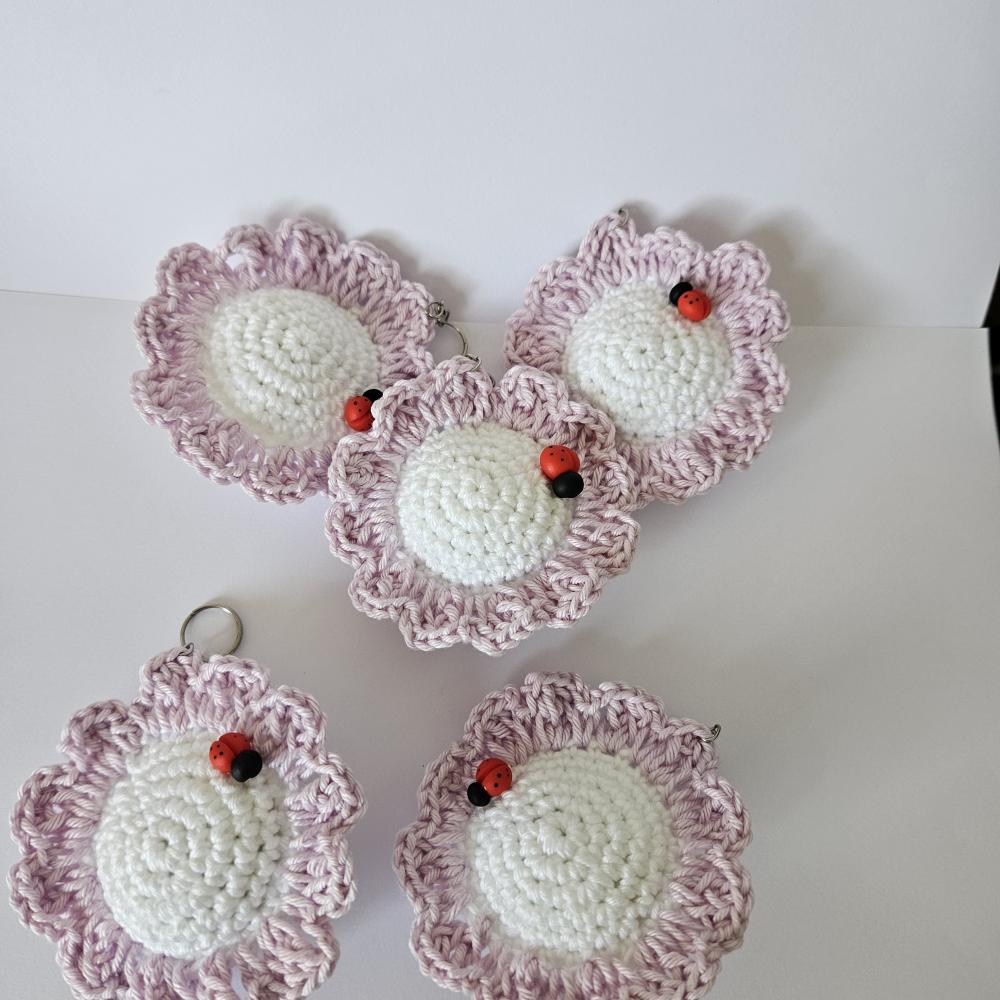 Lembrancinhas girassol, trevo da sorte e florzinha amigurumi chav