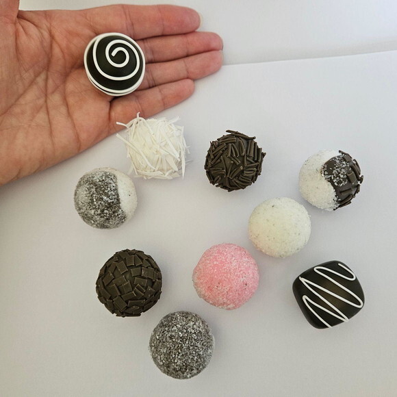 10 Docinhos Cenograficos em Biscuit Variados