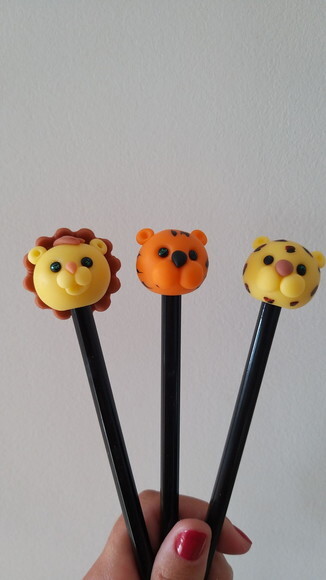 Kit 15 Lápis Lembrancinhas Ponteiras Animais em Biscuit