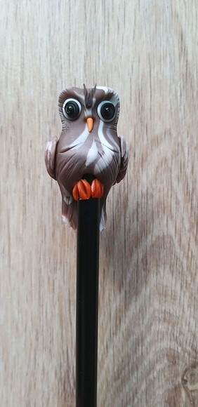 Lápis com ponteiras aves em biscuit