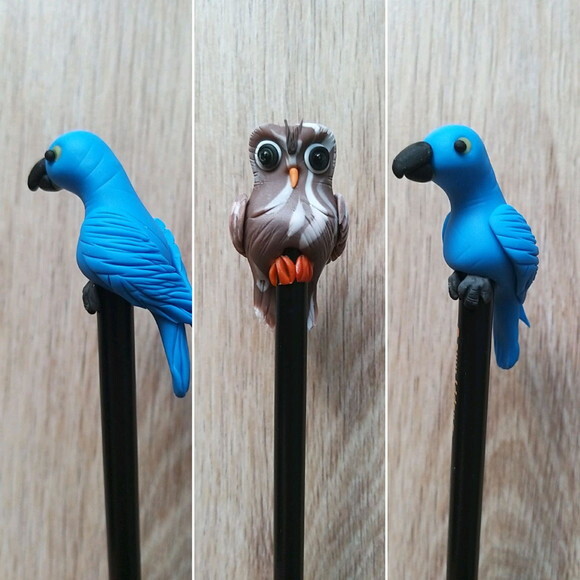 Lápis com ponteiras aves em biscuit
