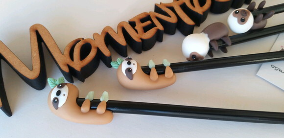 Lápis com ponteiras bicho preguiça biscuit