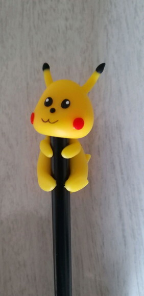 Lápis com ponteiras pikachu biscuit