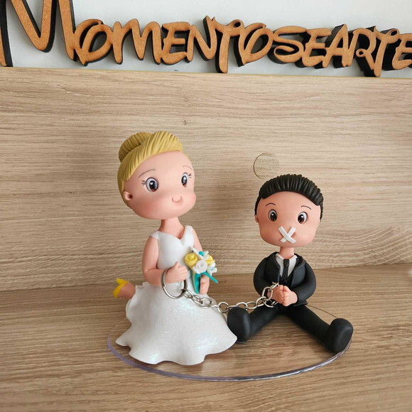 Topo de Bolo Casamento Noivo Acorrentado Biscuit
