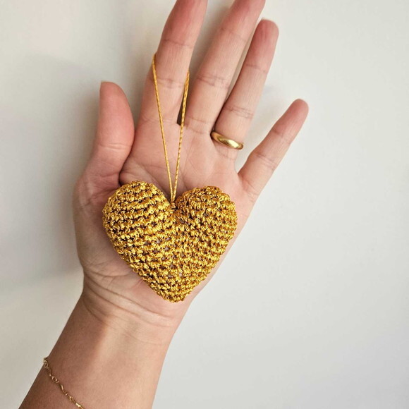 10 Coração de Crochê Dourado
