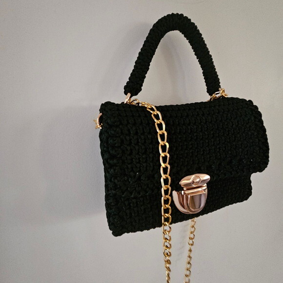 Bolsa de Crochê com Aba Tictac Mão/transversal